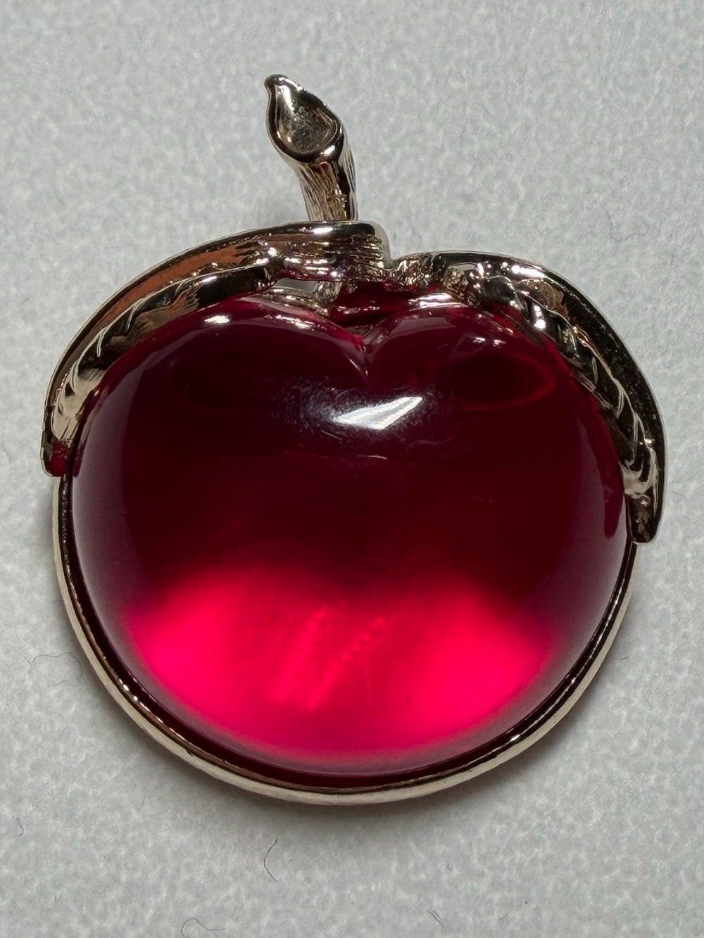 Vintage 1972 SARAH COVENTRY Burgundy Apple Jelly Belly Brooch